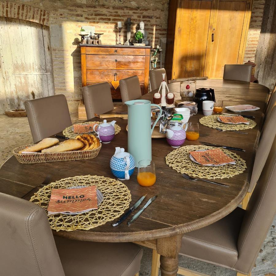 Le Coq En Repos Bed & Breakfast Saint-Sylvestre-sur-Lot Exterior photo